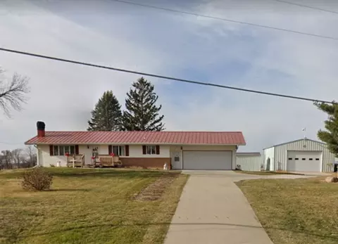 4075 W Highway F36 Hwy W, Newton, IA 50208