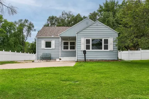 6120 College Ave, Des Moines, IA 50322