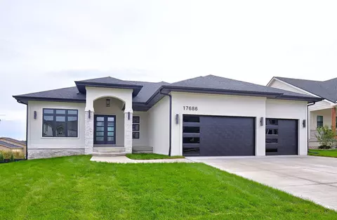 17686 Hammontree Dr, Clive, IA 50325