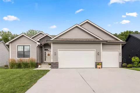 1040 W Trace Pl, Polk City, IA 50226
