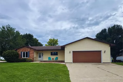 105 Benton St, Fontanelle, IA 50846