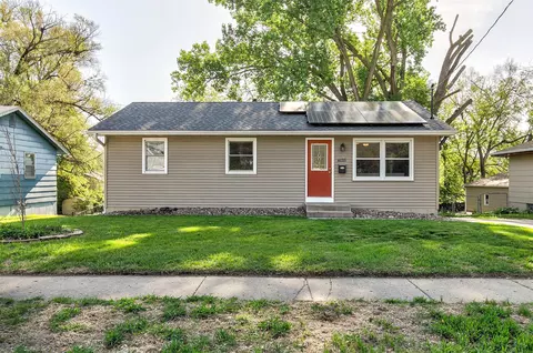 4135 51st St, Des Moines, IA 50310