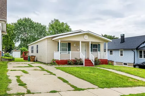 641 8th St, West Des Moines, IA 50265