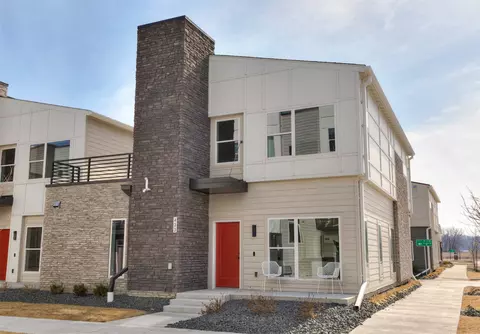 433 SW 12th St, Des Moines, IA 50309