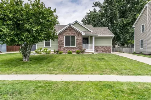 4721 Westwood Dr, West Des Moines, IA 50265