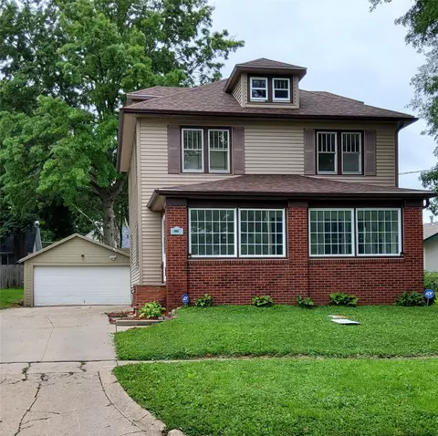 620 E 8th St S, Newton, IA 50208