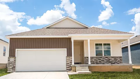 704 E Trail Ridge Pl, Indianola, IA 50125