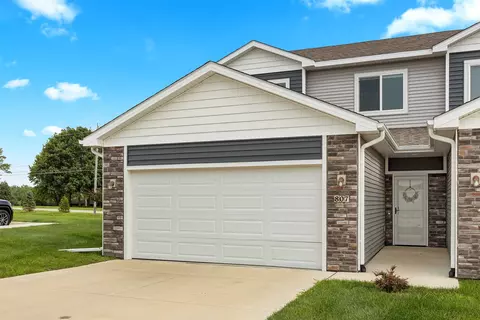 807 Umbra Pl, Norwalk, IA 50211