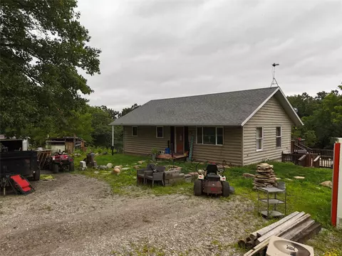 321 Beardsley Dr, Runnells, IA 50237