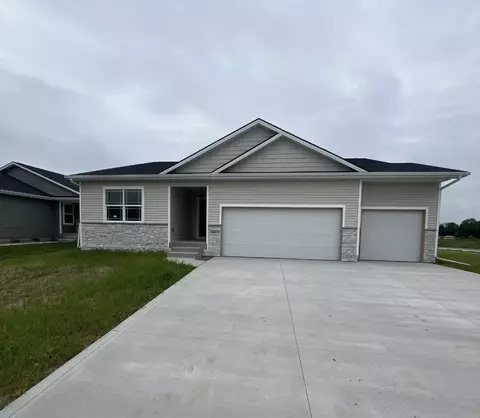3301 Brook Landing Ct, Des Moines, IA 50317