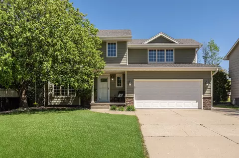5429 NW 90th St, Johnston, IA 50131