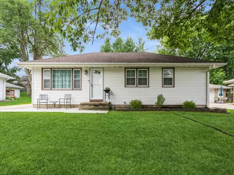 501 N 10th St, Indianola, IA 50125