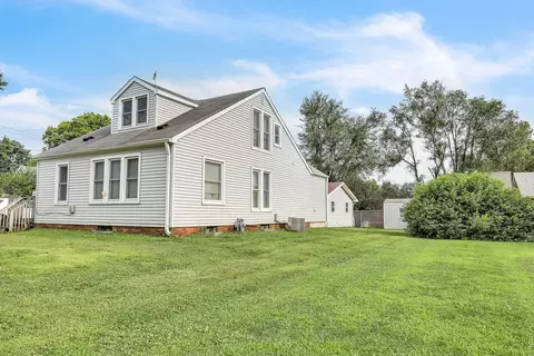 615 S 8th Ave W, Newton, IA 50208