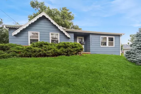 3306 78th St, Urbandale, IA 50322