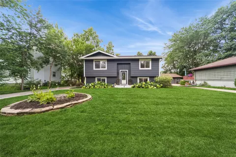 4463 Concord Dr, Pleasant Hill, IA 50327