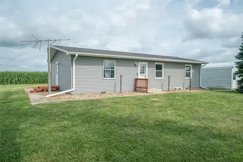 3040 Trenton Ave, Orient, IA 50858