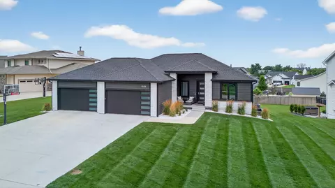 1824 Magnolia Cir, Norwalk, IA 50211