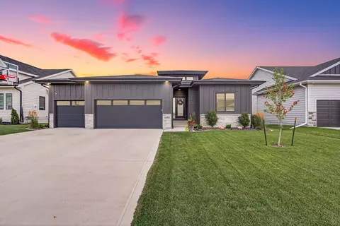 4655 180th St, Waukee, IA 50263