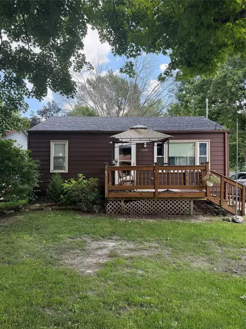 1317 E 28th St, Des Moines, IA 50317