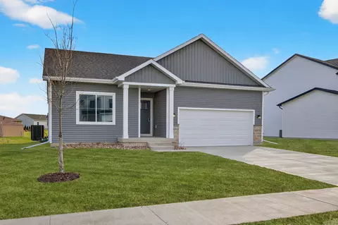 16524 Bentwood Dr, Urbandale, IA 50323