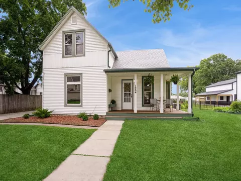1004 E Salem Ave, Indianola, IA 50125