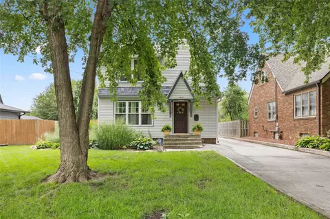 4010 Fagen Dr, Des Moines, IA 50310