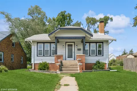 832 4th St, West Des Moines, IA 50265