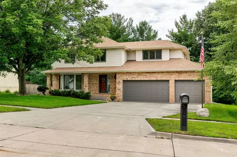 5408 Aspen Dr, West Des Moines, IA 50266