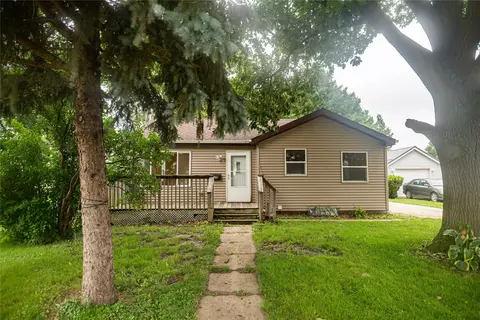 425 E Douglas St, Knoxville, IA 50138