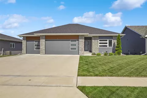 525 NW Somerset Ct, Ankeny, IA 50023