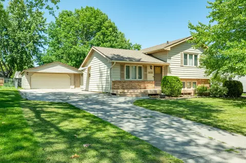 1103 4th St NW, Altoona, IA 50009