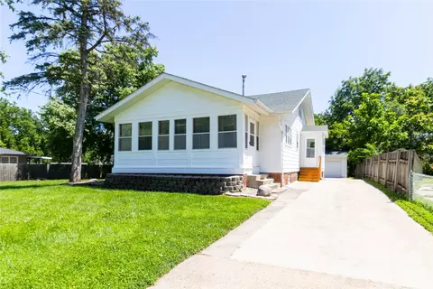 3819 E 32nd St, Des Moines, IA 50317