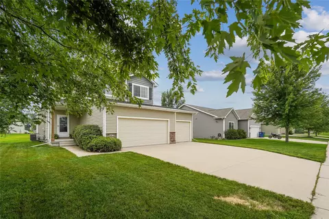 4811 NE Briarwood Dr, Ankeny, IA 50021