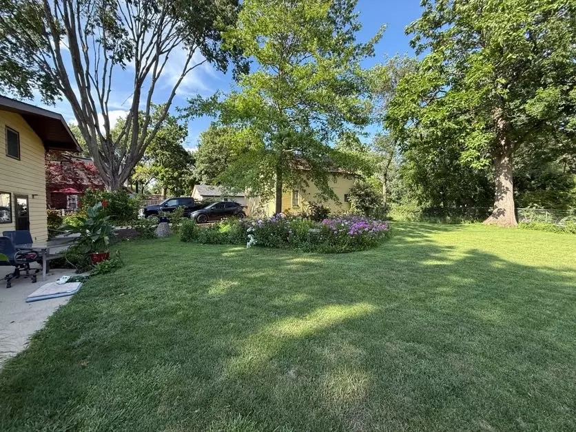 Exterior - 3233 68th St, Urbandale, IA 50322 photo 3 of 9