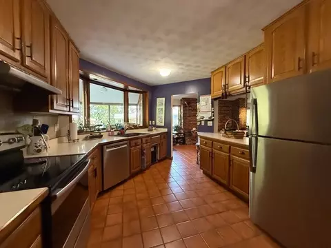 Kitchen - 3233 68th St, Urbandale, IA 50322 photo 1 of 4
