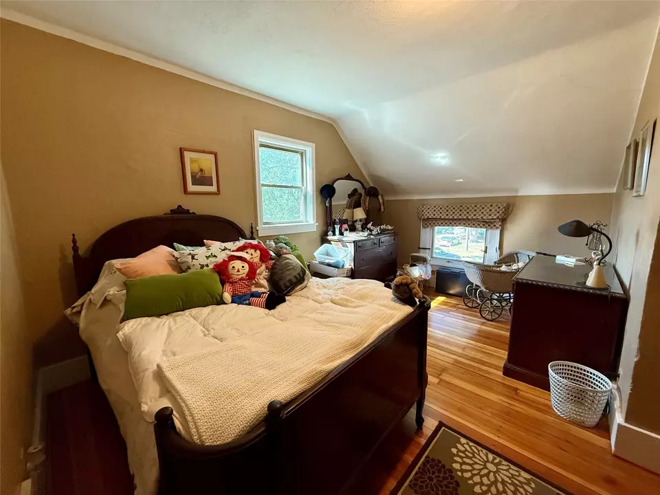 Bedroom - 3233 68th St, Urbandale, IA 50322 photo 2 of 7