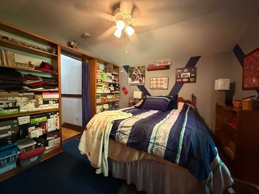 Bedroom - 3233 68th St, Urbandale, IA 50322 photo 7 of 7