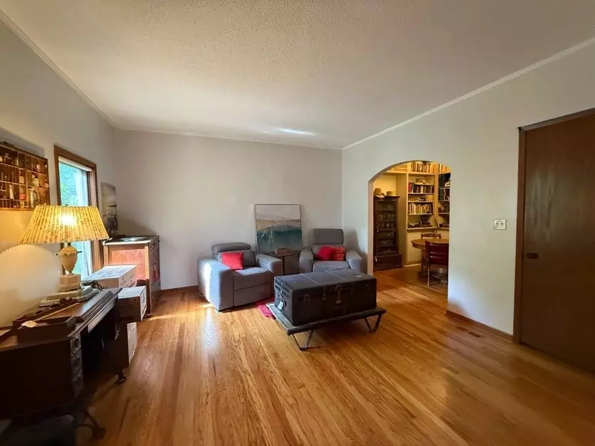 Living - 3233 68th St, Urbandale, IA 50322 photo 2 of 5