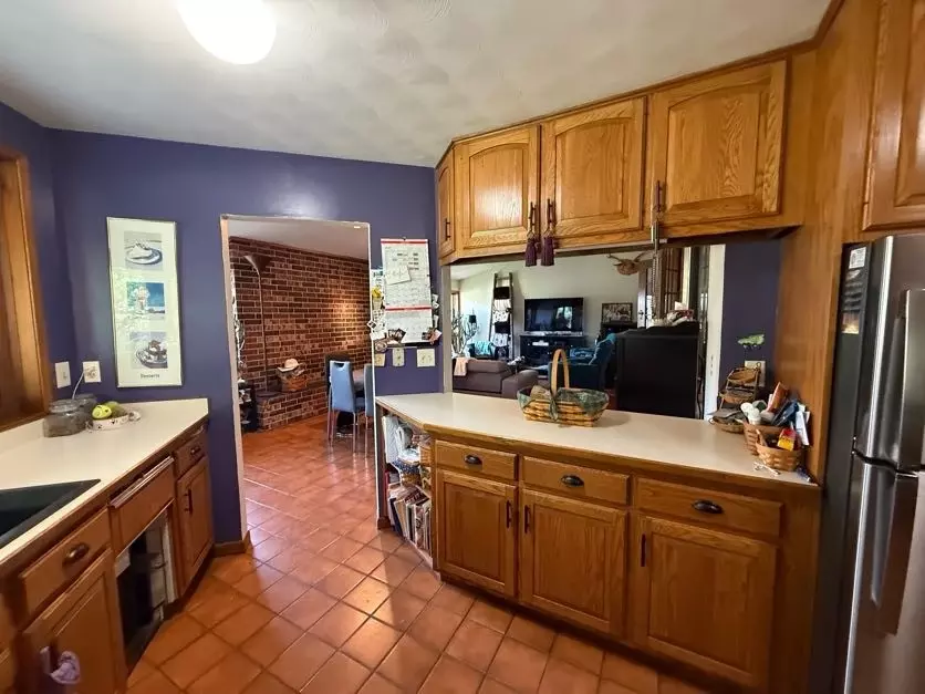 Kitchen - 3233 68th St, Urbandale, IA 50322 photo 3 of 4