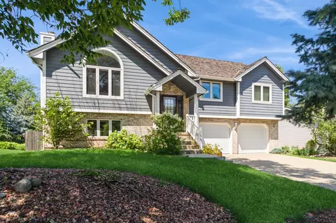 14049 Summit Dr, Clive, IA 50325