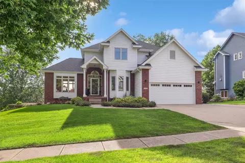 6828 Morningside Cir, Johnston, IA 50131
