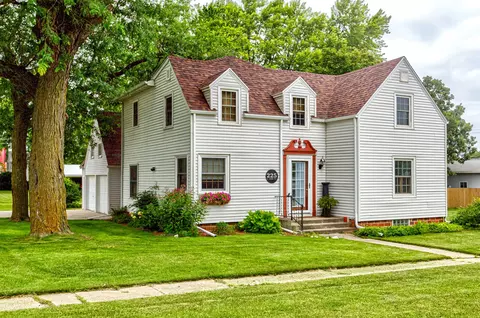 225 S Vine St, Roland, IA 50236