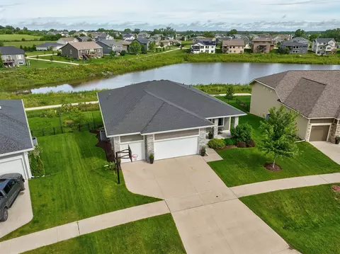7720 NW 95th Ct, Johnston, IA 50131