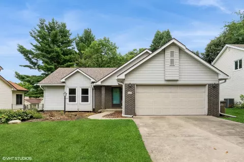 409 Hawthorn Cir, Pleasant Hill, IA 50327