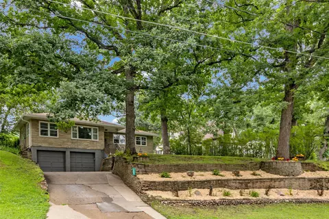 1305 Chautauqua Pkwy, Des Moines, IA 50314
