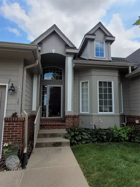 6980 Cody Dr #17, West Des Moines, IA 50266