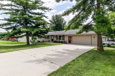 701 E Mckinley Ave, Des Moines, IA 50315