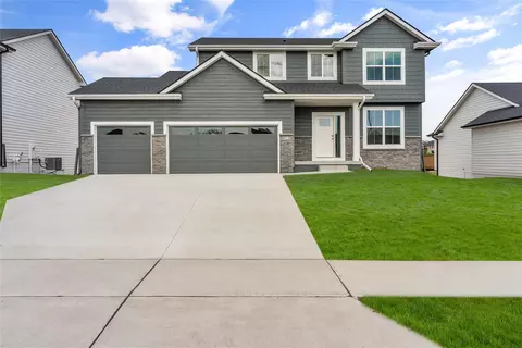 915 Hamilton Rd, Waukee, IA 50263