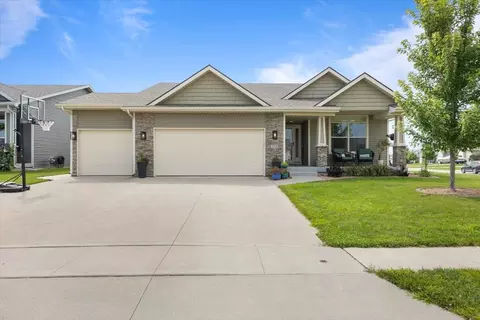 2018 NW Woodland Ct, Ankeny, IA 50023