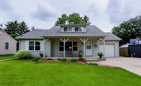 4104 Wakonda Pkwy, Des Moines, IA 50315